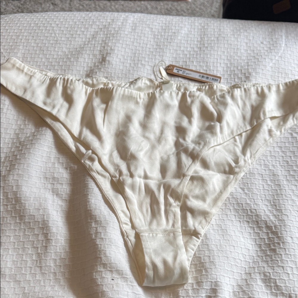 #0241 skims women’s bridal satin panty size:3X color: marvel
